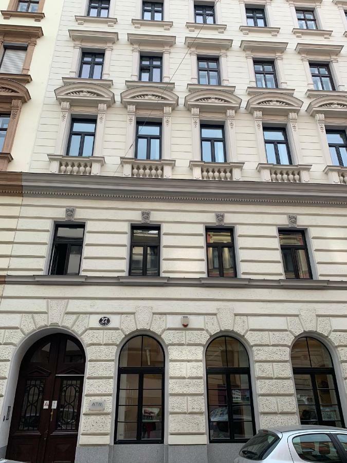 Vienna'S Most Charming Home Экстерьер фото